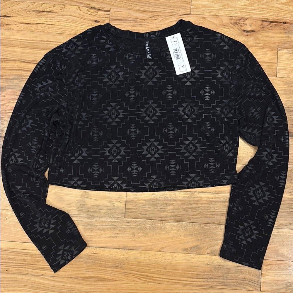 Black Graphic Long Sleeve Crop Top